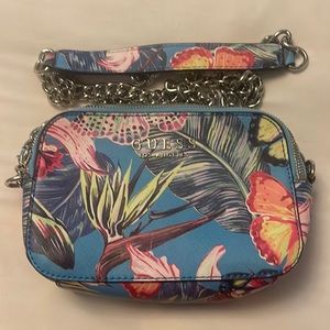 Guess Purse 👛🌺